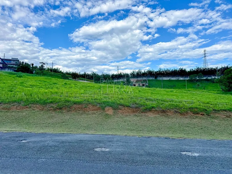 Terreno à Venda no Condomínio Village da Serra em Tremembé | 1.634 m² com Vista Permanente da Serra da Mantiqueira: 5ª foto da galeria de imagens do imóvel