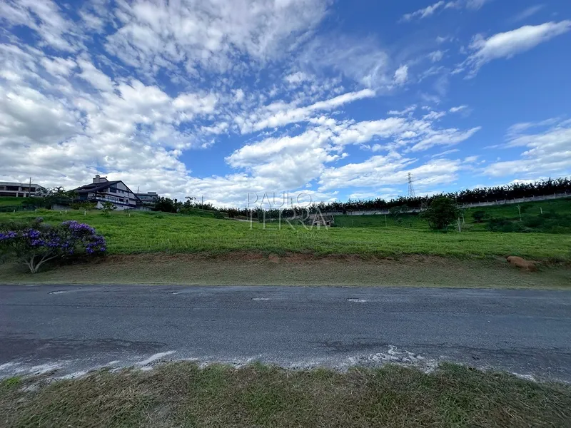 Terreno à Venda no Condomínio Village da Serra em Tremembé | 1.634 m² com Vista Permanente da Serra da Mantiqueira: 7ª foto da galeria de imagens do imóvel