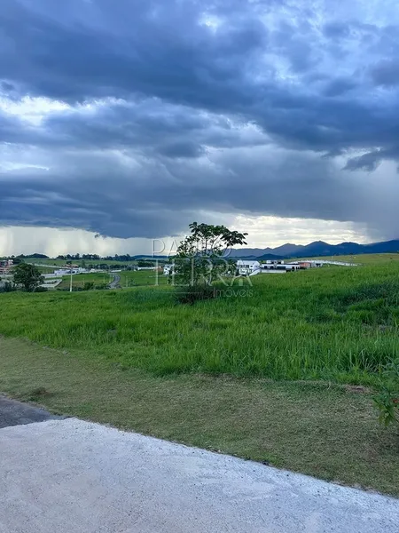 Terreno à Venda no Condomínio Village da Serra em Tremembé | 1.634 m² com Vista Permanente da Serra da Mantiqueira: 16ª foto da galeria de imagens do imóvel