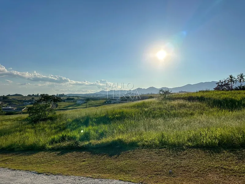 Terreno à Venda no Condomínio Village da Serra em Tremembé | 1.634 m² com Vista Permanente da Serra da Mantiqueira: 4ª foto da galeria de imagens do imóvel