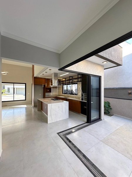 Casa em condomínio fechado em Tremembé pronta para morar, com armários planejados em todos os ambientes, energia fotovoltaica e piscina.: 7ª foto da galeria de imagens do imóvel