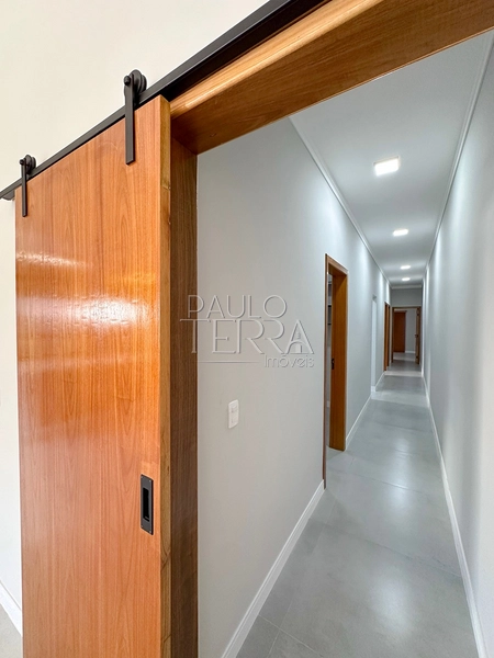 Casa em condomínio fechado em Tremembé pronta para morar, com armários planejados em todos os ambientes, energia fotovoltaica e piscina.: 40ª foto da galeria de imagens do imóvel
