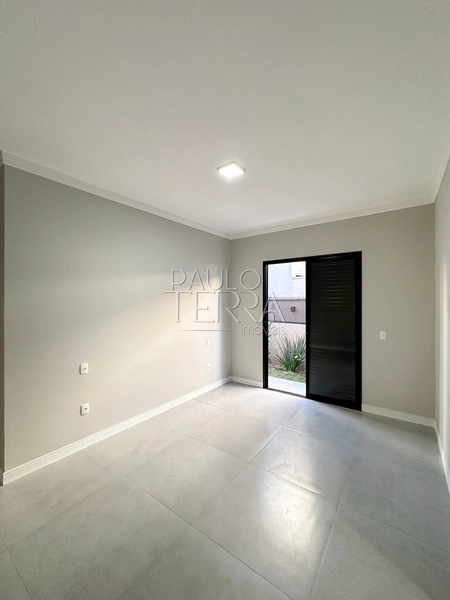 Casa em condomínio fechado em Tremembé pronta para morar, com armários planejados em todos os ambientes, energia fotovoltaica e piscina.: 64ª foto da galeria de imagens do imóvel