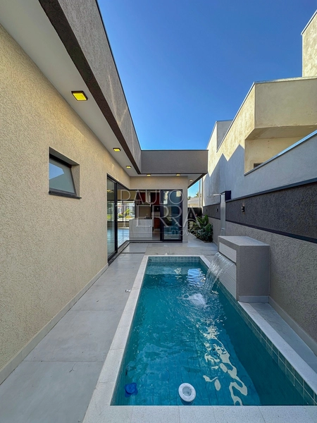 Casa em condomínio fechado em Tremembé pronta para morar, com armários planejados em todos os ambientes, energia fotovoltaica e piscina.: 3ª foto da galeria de imagens do imóvel