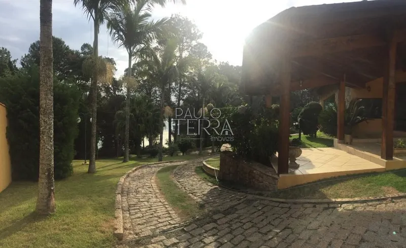 Sobrado com vista para o lado - Condomínio Chácaras Cataguá - Taubaté: 2ª foto da galeria de imagens do imóvel