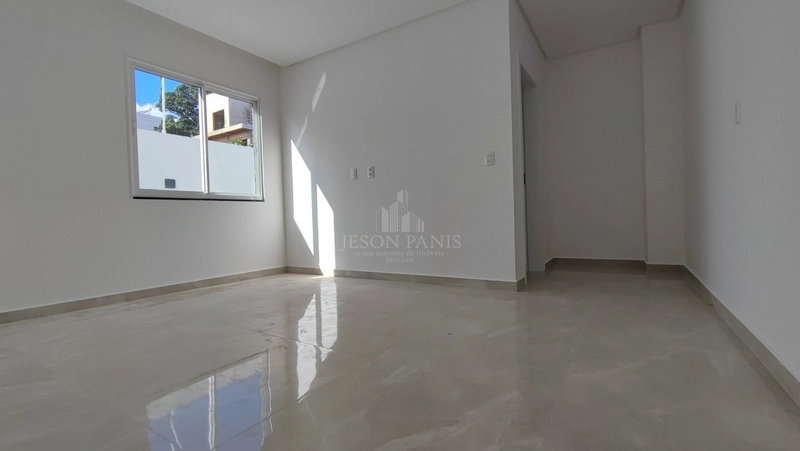 CASA COM 1 SUÍTE + 2 DORMITÓRIOS COM PISCINA!: 2ª foto da galeria de imagens do imóvel