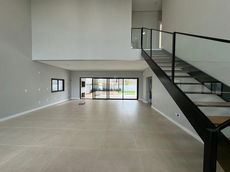 CASA COM 4 SUÍTES: 1ª foto da galeria de imagens do imóvel
