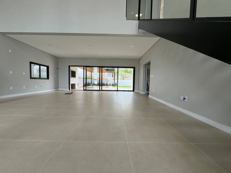 CASA COM 4 SUÍTES: 3ª foto da galeria de imagens do imóvel