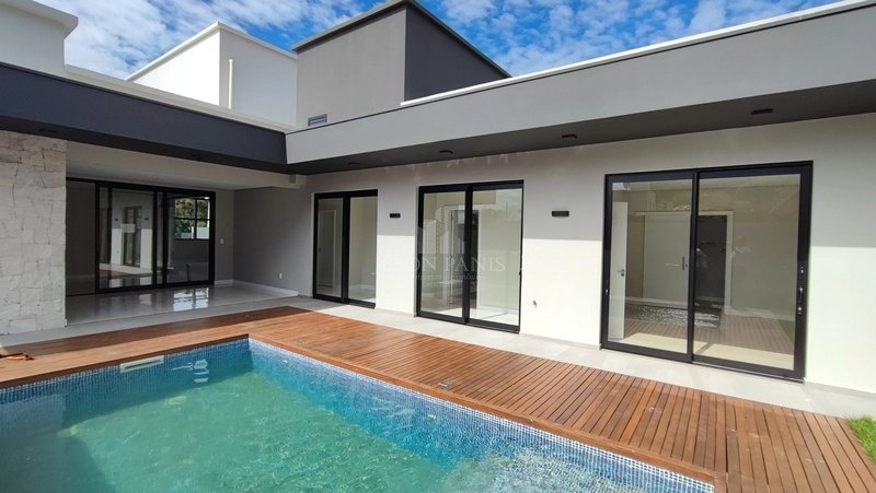 CASA TERREA COM 3 SUÍTES: 5ª foto da galeria de imagens do imóvel
