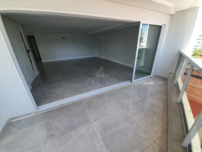 Apartamento com Três suítes: 21ª foto da galeria de imagens do imóvel