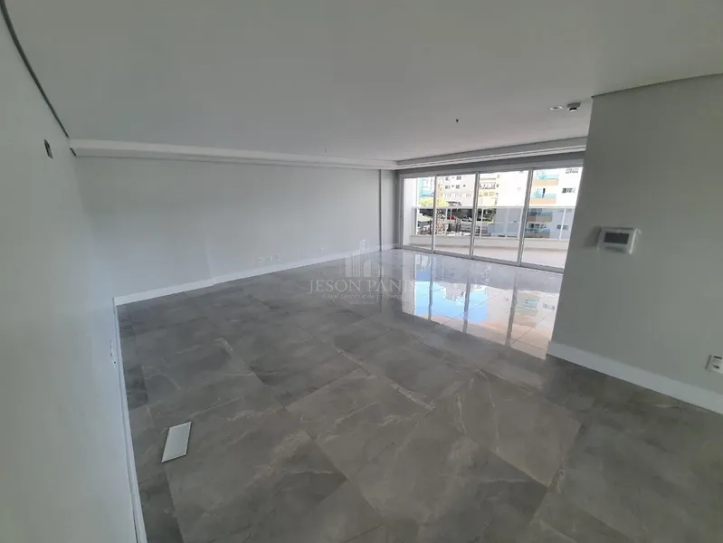 Apartamento com Três suítes: 18ª foto da galeria de imagens do imóvel