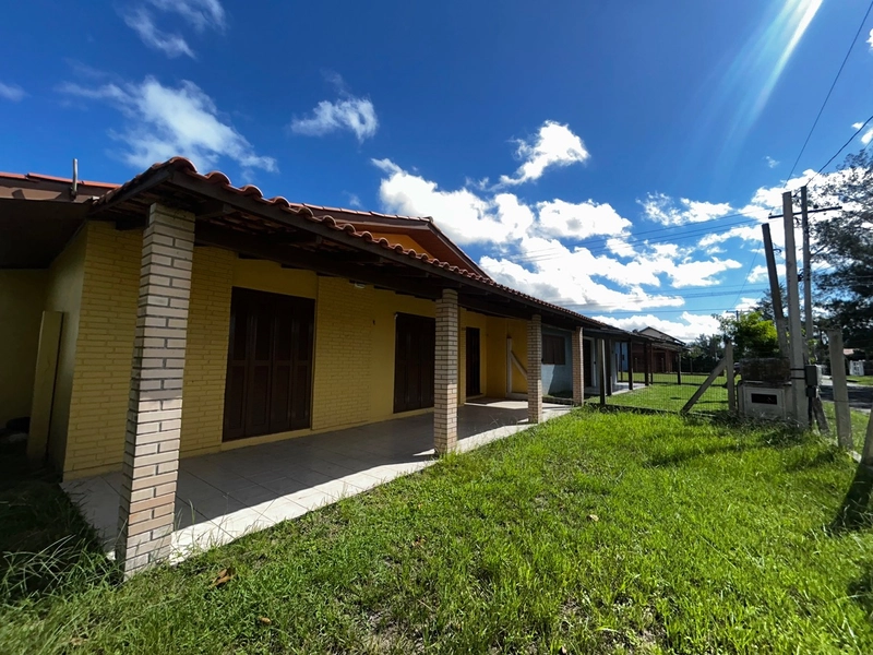 CASA A VENDA A 50m DO MAR EM ATLÂNTIDA SUL!: 3ª foto da galeria de imagens do imóvel