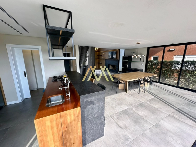 Casa beira lago localizada no Condomínio Riviera em Xangri-lá.: 3ª foto da galeria de imagens do imóvel