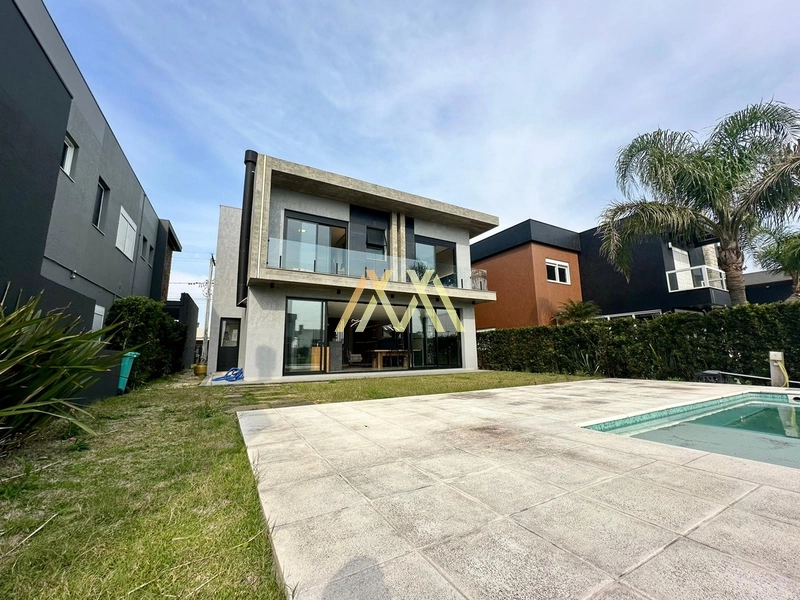 Casa beira lago localizada no Condomínio Riviera em Xangri-lá.: 2ª foto da galeria de imagens do imóvel