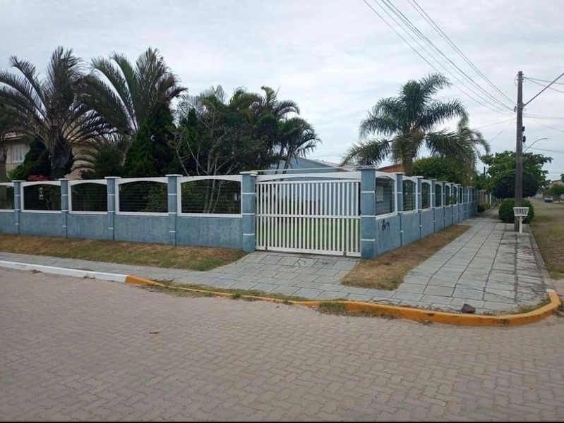 Casa de esquina com dois terrenos á venda em balneário Maristela!: 14ª foto da galeria de imagens do imóvel