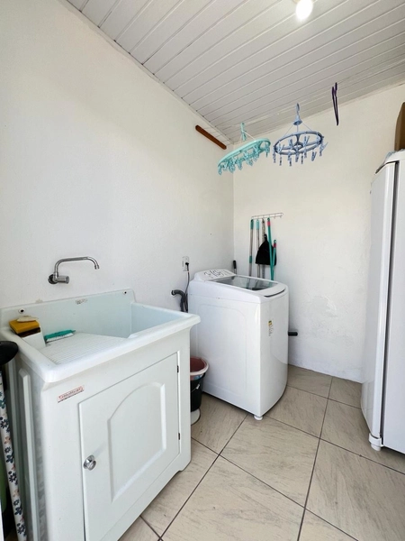 Casa de esquina com dois terrenos á venda em balneário Maristela!: 10ª foto da galeria de imagens do imóvel