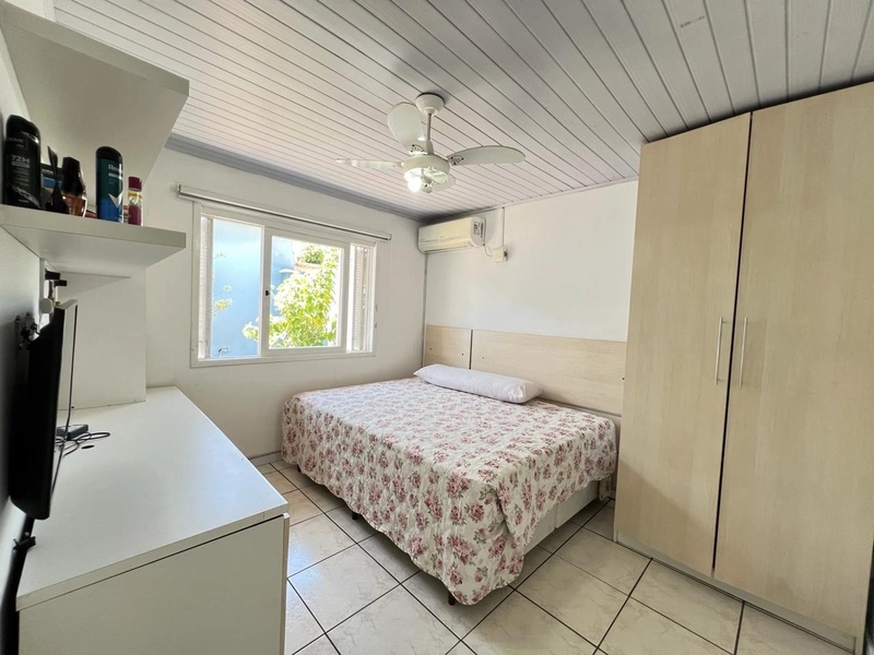 Casa de esquina com dois terrenos á venda em balneário Maristela!: 4ª foto da galeria de imagens do imóvel
