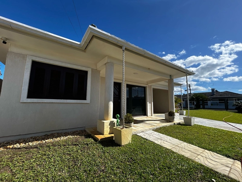 CASA A VENDA COM 2 TERRENOS EM ATLÂNTIDA SUL!: 2ª foto da galeria de imagens do imóvel