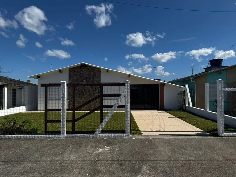 CASA À VENDA EM ATLÂNTIDA SUL: 1ª foto da galeria de imagens do imóvel