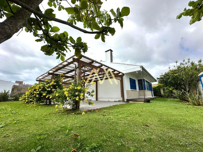 Ótima casa com dois terrenos: 2ª foto da galeria de imagens do imóvel