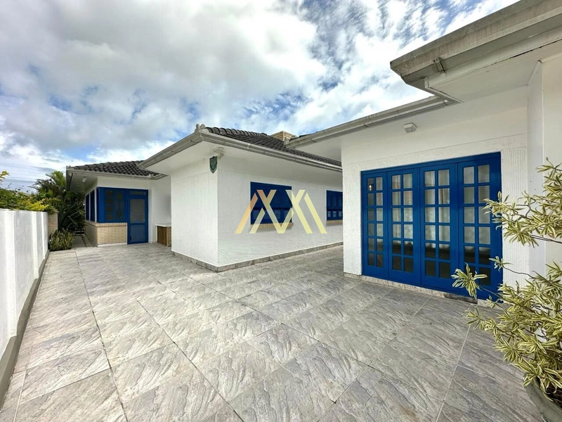 Ótima casa com dois terrenos: 4ª foto da galeria de imagens do imóvel