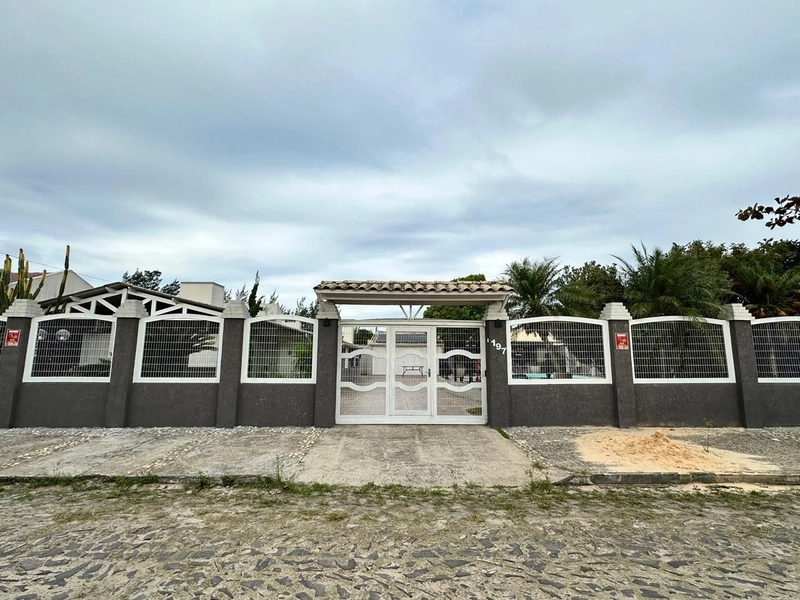 Casa à venda em Atlandida Sul: 1ª foto da galeria de imagens do imóvel