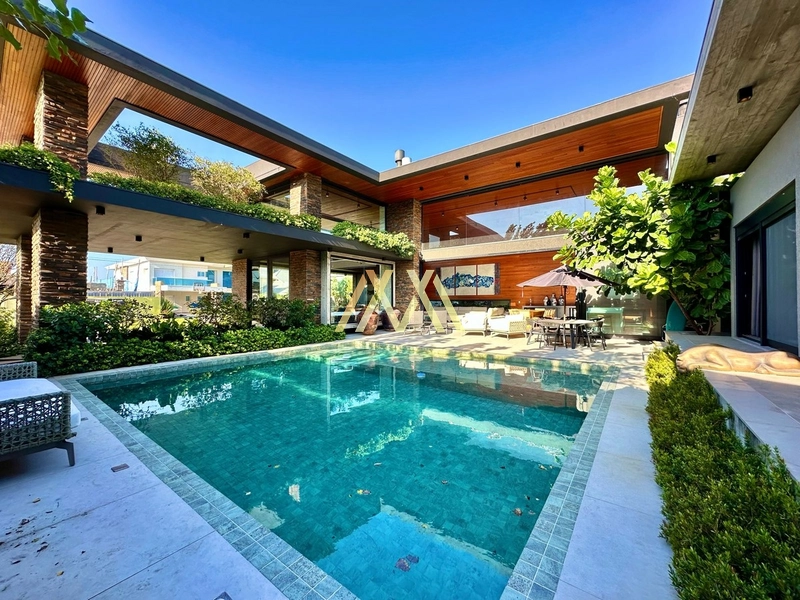 Belíssimo sobrado com piscina: 12ª foto da galeria de imagens do imóvel