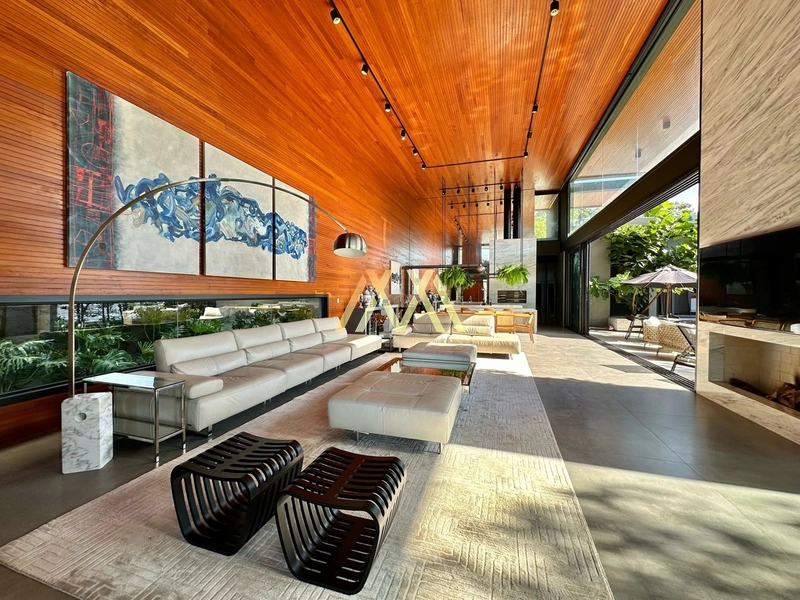 Belíssimo sobrado com piscina: 2ª foto da galeria de imagens do imóvel
