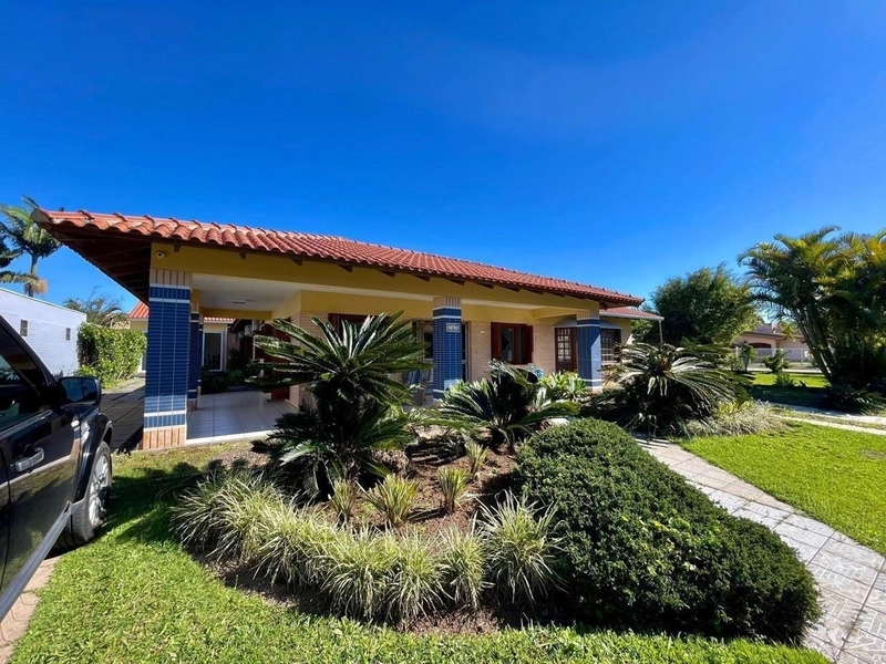 Casa com 2 terrenos à venda em Atlântida!: 2ª foto da galeria de imagens do imóvel