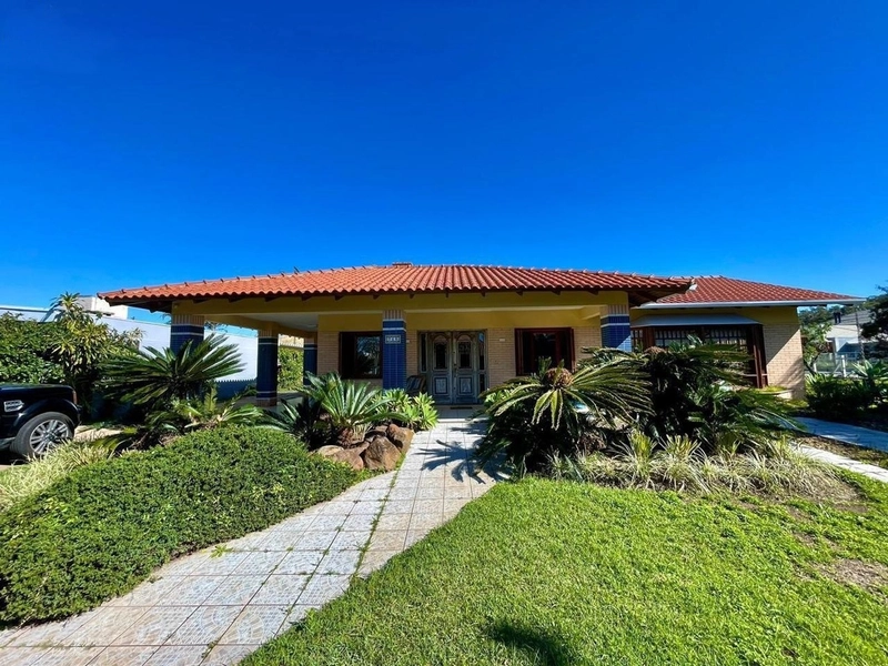 Casa com 2 terrenos à venda em Atlântida!: 1ª foto da galeria de imagens do imóvel