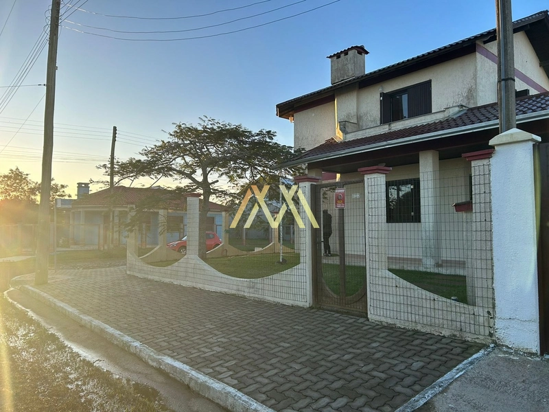 Sobrado de esquina à venda em Atlântida Sul!: 2ª foto da galeria de imagens do imóvel
