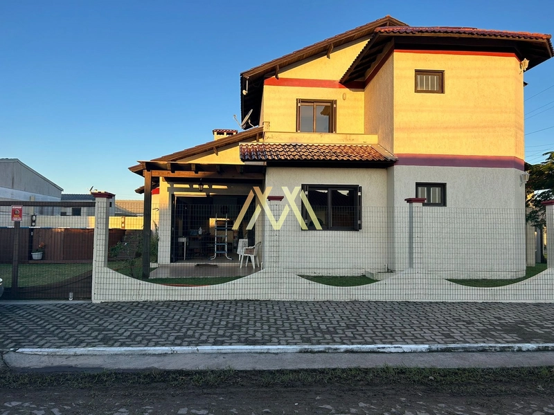 Sobrado de esquina à venda em Atlântida Sul!: 4ª foto da galeria de imagens do imóvel