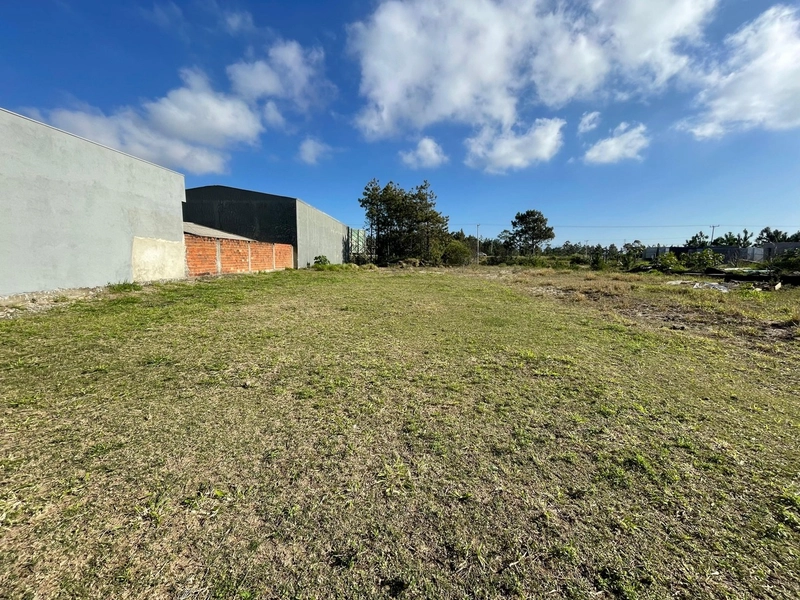 Terreno a venda em Atlantida Sul: 2ª foto da galeria de imagens do imóvel