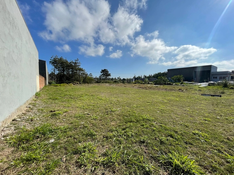 Terreno a venda em Atlantida Sul: 1ª foto da galeria de imagens do imóvel