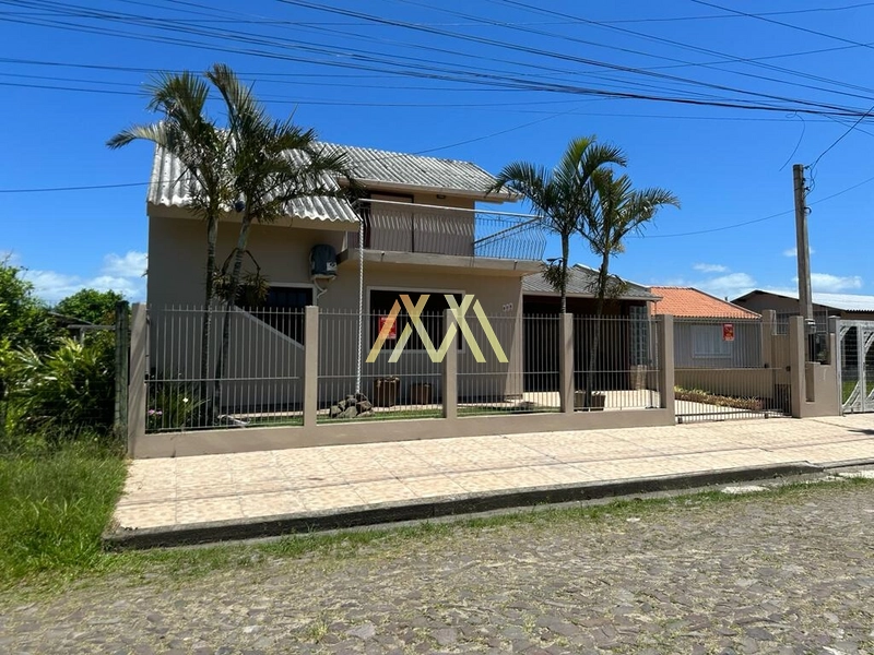 Sobrado com piscina A VENDA em Atlântida Sul!: 2ª foto da galeria de imagens do imóvel
