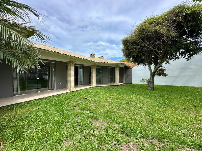 Casa com 02 terrenos à venda em Capão da Canoa!: 1ª foto da galeria de imagens do imóvel