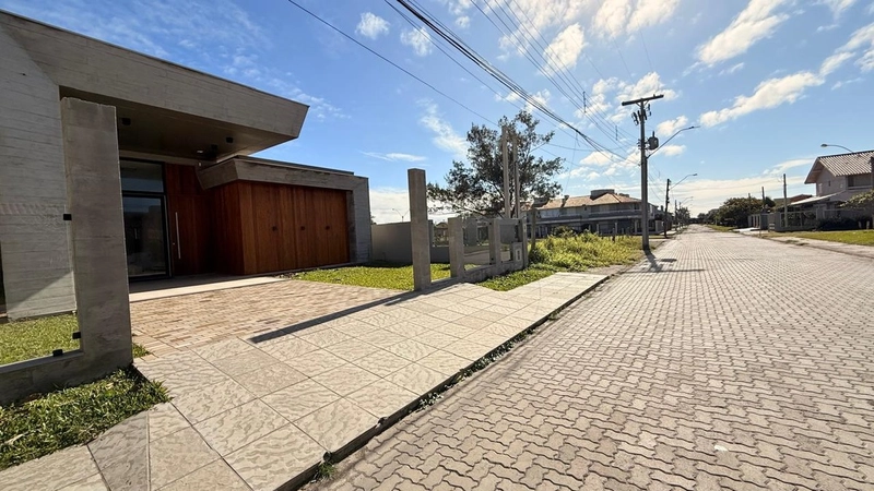 Casa 01 Quadra do Mar em Xangri-lá: 2ª foto da galeria de imagens do imóvel