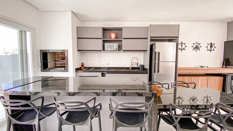 Duplex frente leste totalmente mobiliado e somente 2 quadras do mar!: 7ª foto da galeria de imagens do imóvel