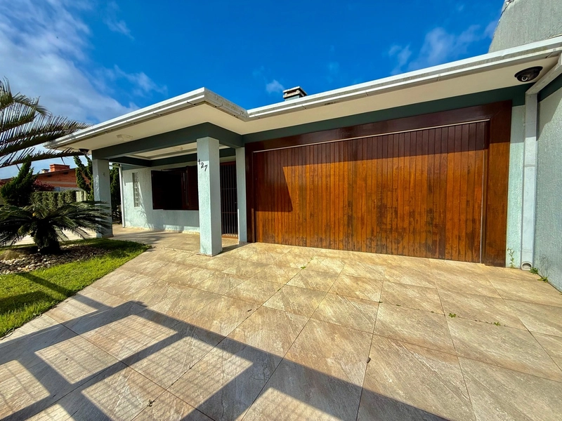 Casa com 02 terrenos à venda em Atlântida Sul!: 1ª foto da galeria de imagens do imóvel