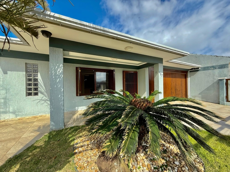 Casa com 02 terrenos à venda em Atlântida Sul!: 2ª foto da galeria de imagens do imóvel