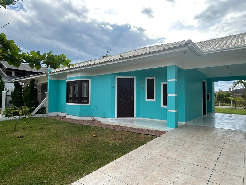 Casa a venda em Atlântida Sul!: 2ª foto da galeria de imagens do imóvel