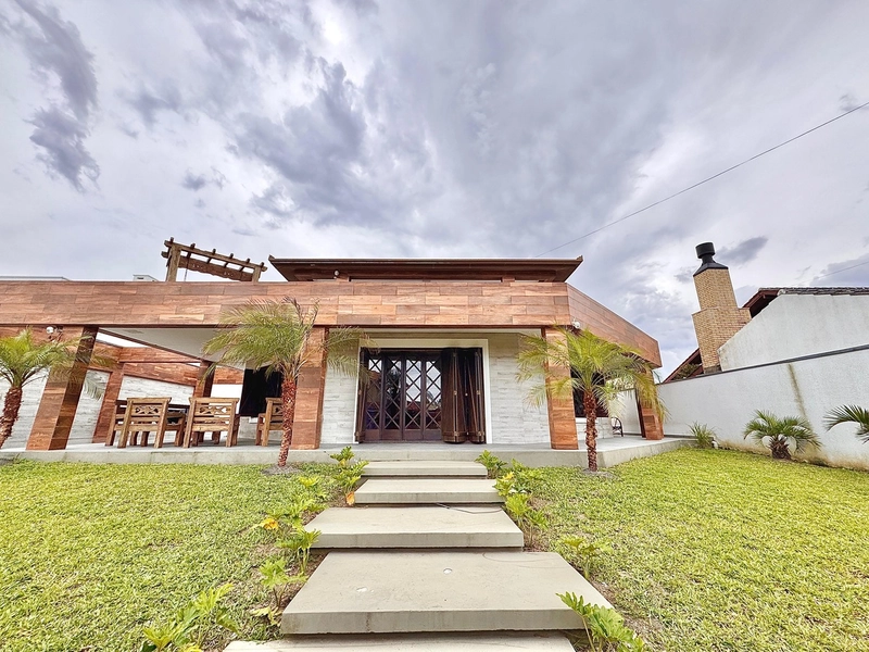 Casa à venda em Xangri-Lá!: 2ª foto da galeria de imagens do imóvel