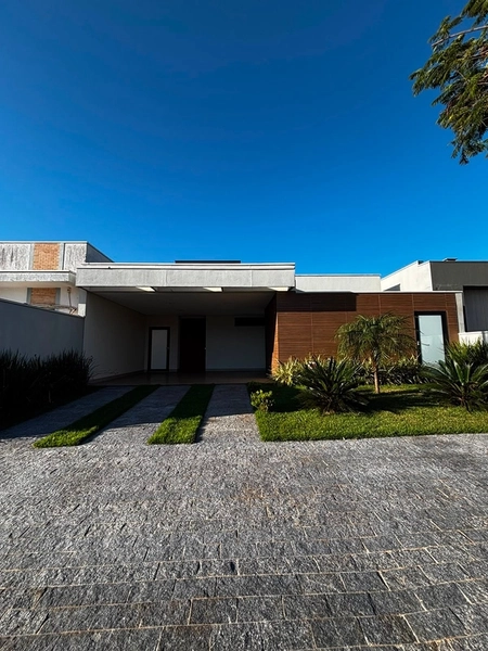 Casa à Venda no Condomínio Flamboyants | 3 Quartos, Suíte com Closet e Planejados: 1ª foto da galeria de imagens do imóvel