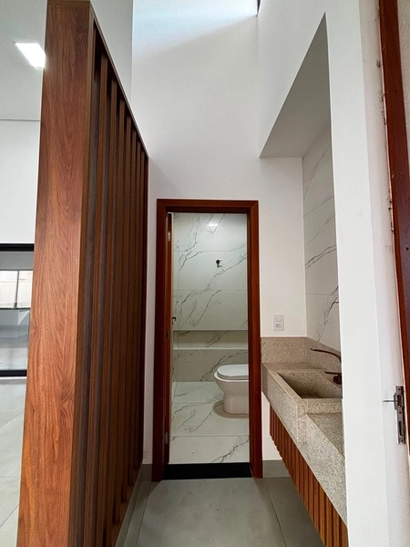 Casa à Venda no Condomínio Flamboyants | 3 Quartos, Suíte com Closet e Planejados: 2ª foto da galeria de imagens do imóvel