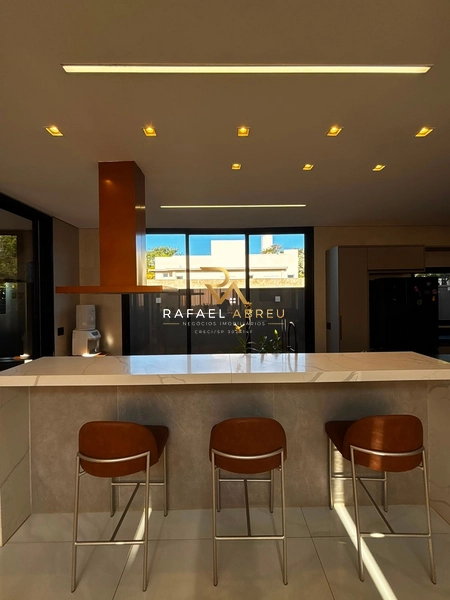 Sobrado à Venda no Quinta das Tipuanas | 3 Suítes, Elevador, Piscina Aquecida e Área Gourmet: 3ª foto da galeria de imagens do imóvel
