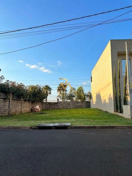 Lote à Venda no Condomínio Atlanta em Araraquara | 215m² e Próximo à Portaria: 1ª foto da galeria de imagens do imóvel