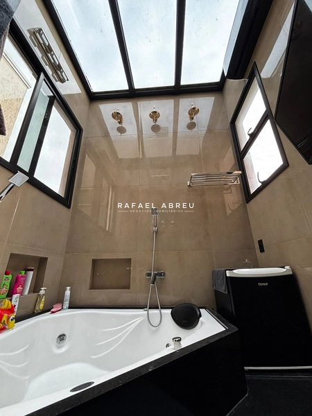Casa de Alto Padrão à Venda no Village Damha I | 3 Suítes, Piscina Aquecida e Sauna: 7ª foto da galeria de imagens do imóvel