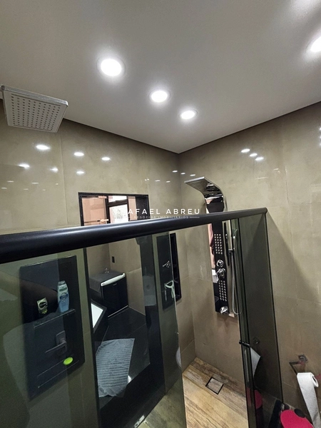 Casa de Alto Padrão à Venda no Village Damha I | 3 Suítes, Piscina Aquecida e Sauna: 5ª foto da galeria de imagens do imóvel