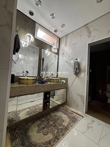 Casa de Alto Padrão à Venda no Village Damha I | 3 Suítes, Piscina Aquecida e Sauna: 4ª foto da galeria de imagens do imóvel
