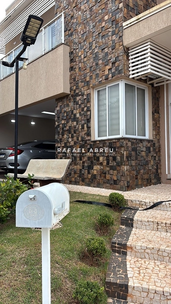 Casa de Alto Padrão à Venda no Village Damha I | 3 Suítes, Piscina Aquecida e Sauna: 2ª foto da galeria de imagens do imóvel